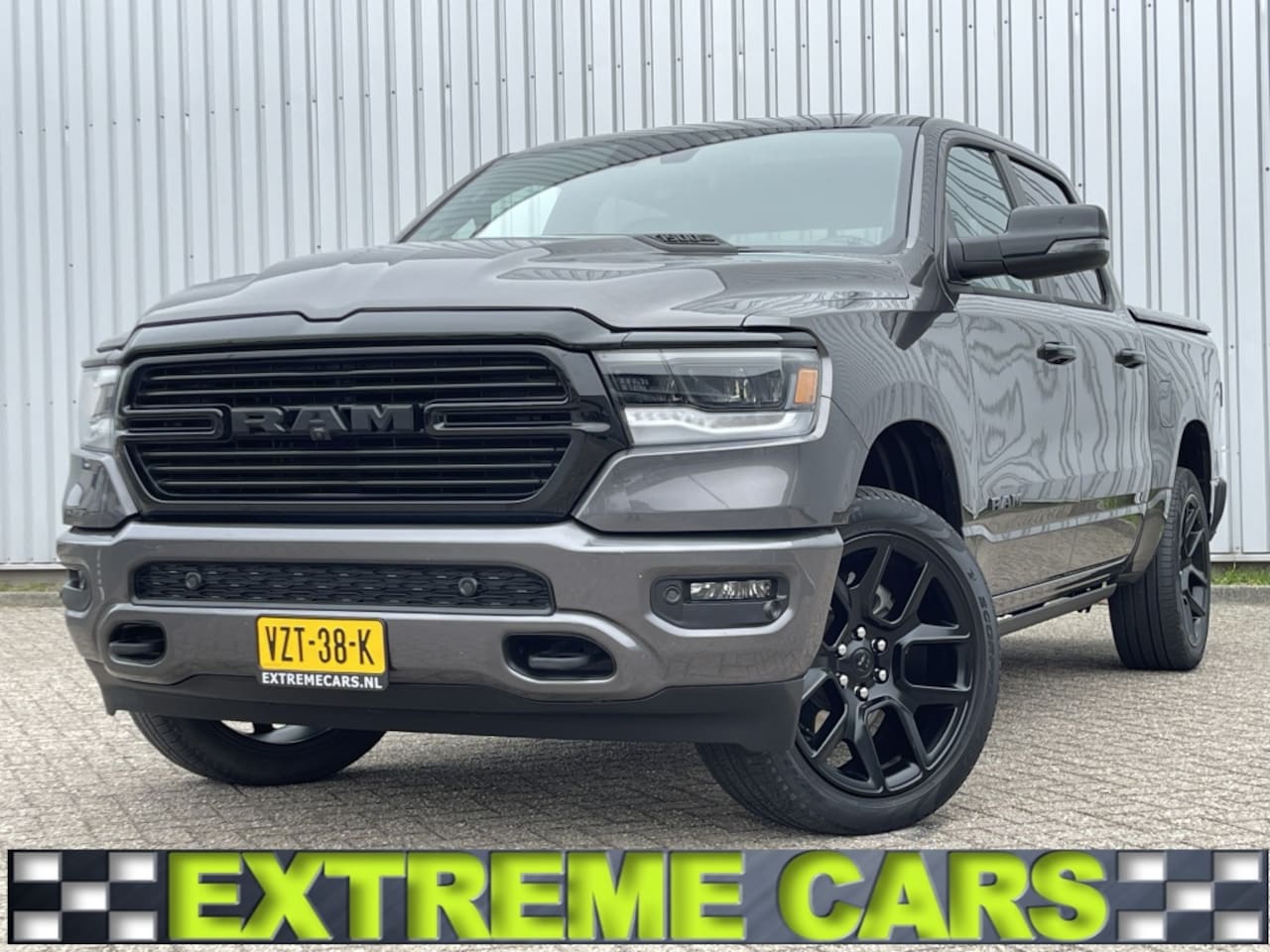 Dodge Ram Pick Up - 1500 4x4 Crew Cab Laramie Night bomvol V8 LPG - AutoWereld.nl