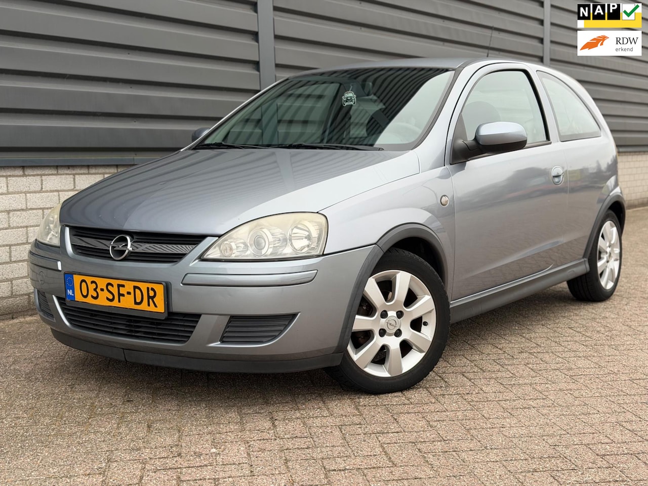 Opel Corsa - 1.2-16V Twinport Silverline Airco Apk (BJ 2005) NAP! - AutoWereld.nl