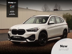 BMW X1 - sDrive18i | Handbak | Uniek | PearlWeiss | Leer | Nav | All-black