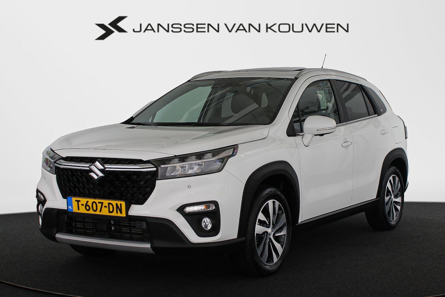 Suzuki S-Cross - 1.4 Boosterjet Style Smart Hybrid / Panoramadak / 360 Camera / Carplay / Navi / Keyless - AutoWereld.nl