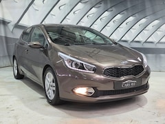 Kia Cee'd - 1.6 GDI Super Pack Premium leer clima trekhaak line assist