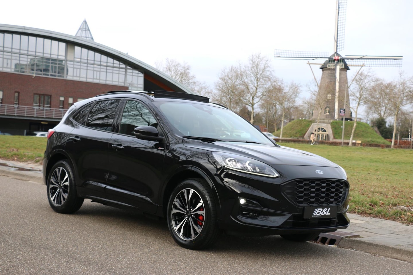 Ford Kuga - 2.5 PHEV Hybride ST-Line X bj8-2022 Aut Panoramadak 1e eigenaar Trekhaak Alcantara 19 inch - AutoWereld.nl