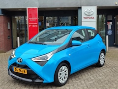 Toyota Aygo X - X-PLAY 5-DEURS AIRCO BLUETOOTH CAMERA 4S-BANDEN EL-RAMEN/SPIEGELS NL-AUTO