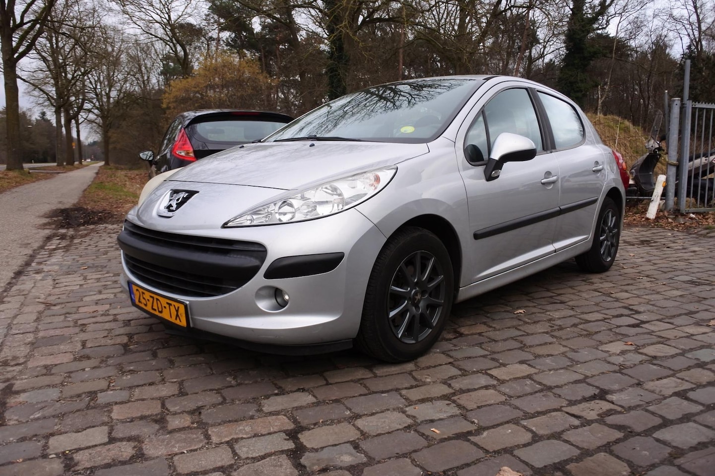 Peugeot 207 - 1.4 VTi Cool 'n Blue 5 DRS APK 17-6-2026 LM VELGEN - AutoWereld.nl