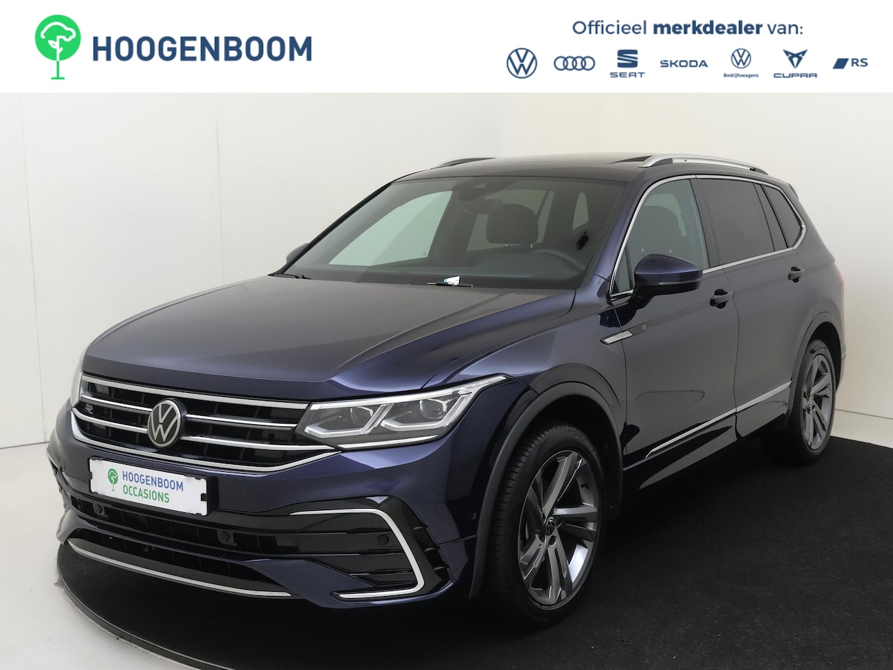 Volkswagen Tiguan Allspace - 1.5 TSI R-Line Business+ | Panoramadak | Trekhaak | LED matrix verlichting | 3-zone airco - AutoWereld.nl