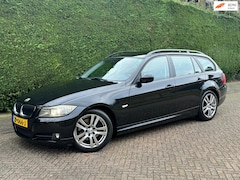 BMW 3-serie Touring - 320i /AUTOMAAT/PANO/XENON/LEER/RIJDTNIEUW/