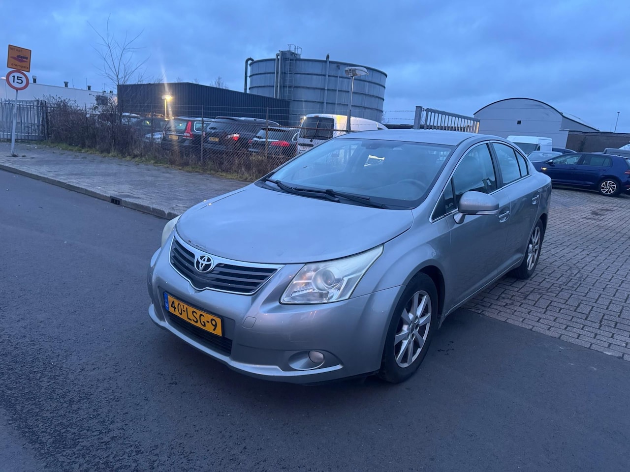 Toyota Avensis - 2.2 D-4D Dynamic NAVI/CLIMA/PDC - AutoWereld.nl