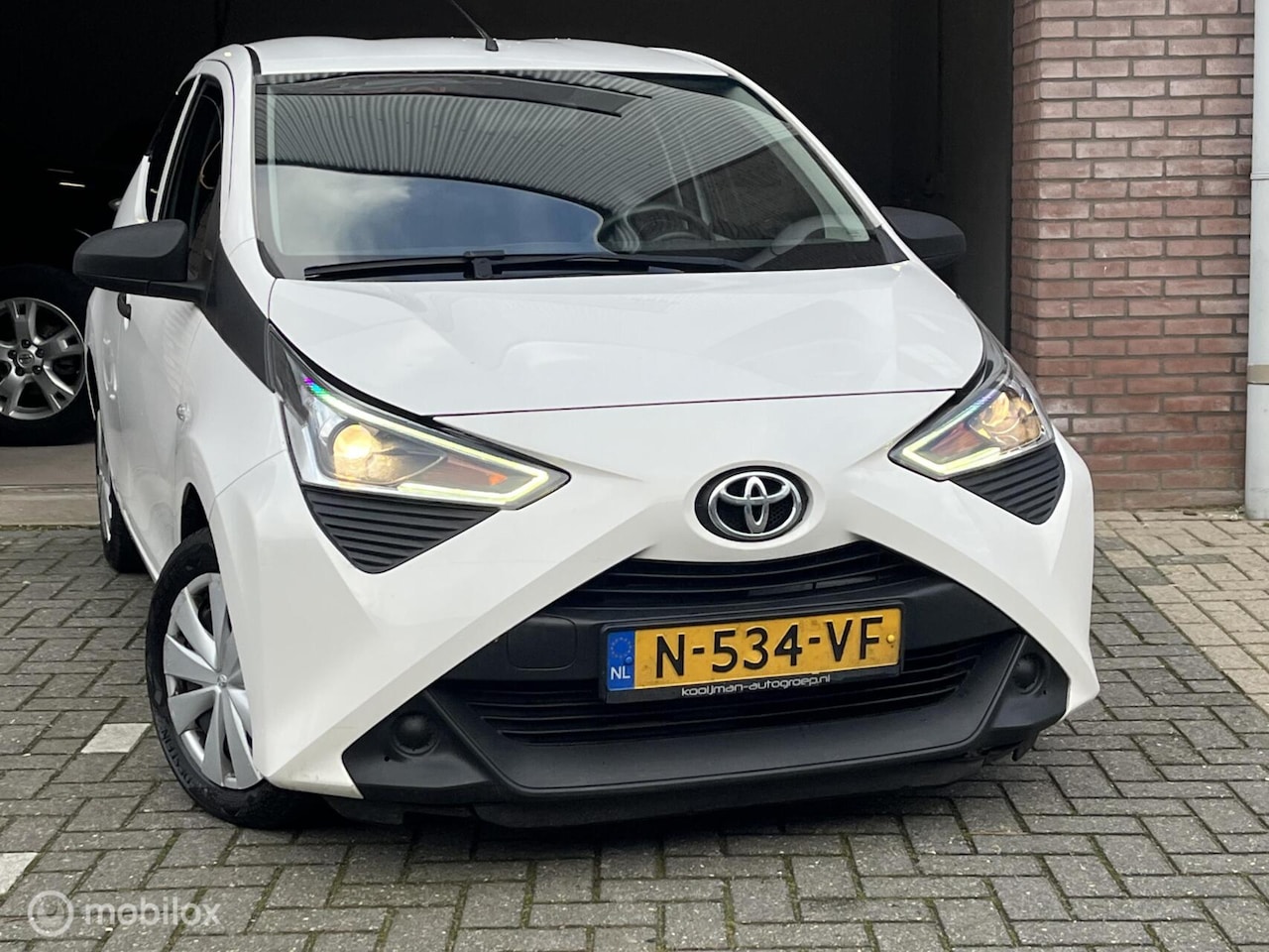 Toyota Aygo - 1.0 VVT-i X-fun bj 2022,Airco, LCD, Cruis C. 1e eig. NAP,5-deurs - AutoWereld.nl