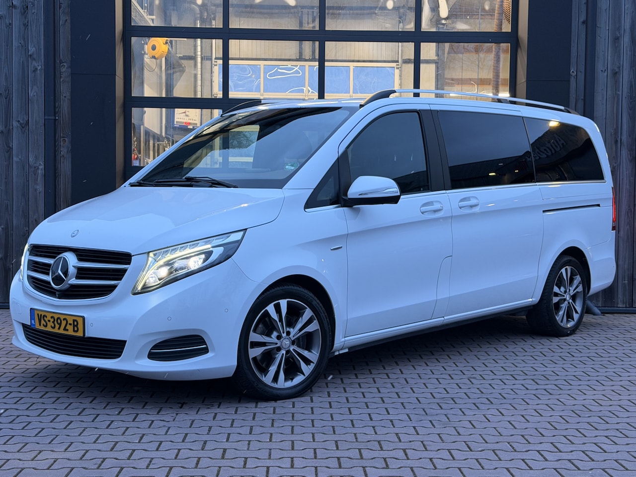 Mercedes-Benz V-klasse - 250d Lang DC Avantgarde Edition | LED | 2x Elektrische schuifdeur | Elektrische stoelen + - AutoWereld.nl