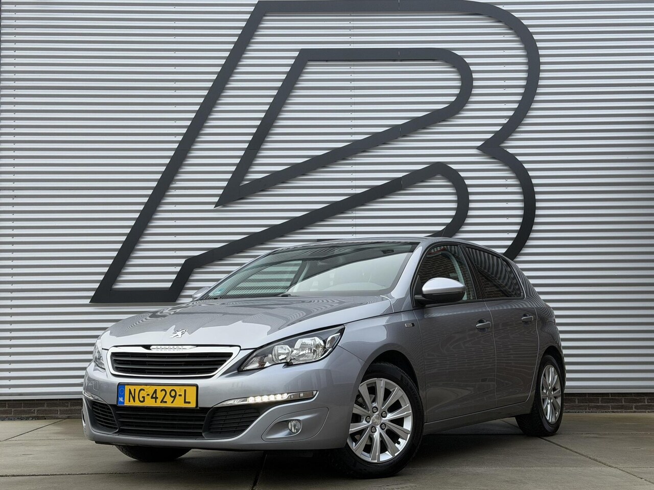 Peugeot 308 - 1.2 PureTech Style Navi|Trekhaak|Cruise|Clima|PDC|N.A.P|APK tot 01-2027 - AutoWereld.nl