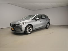 BMW 2-serie Active Tourer - 225e xDrive | LED | HUD | Sportstoelen | Stoelverwarming | Shadow line | DAB | Alu 17 inch