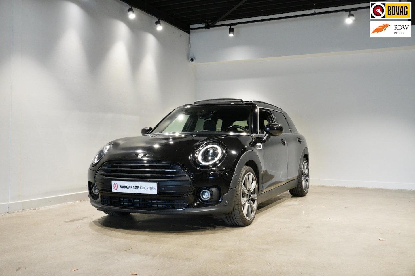 MINI Clubman - Mini 1.5 One John Cooper Works Pano|Stoelverwarming|Carplay - AutoWereld.nl