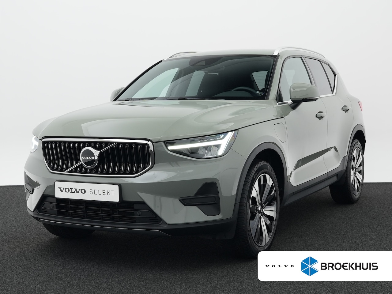 Volvo XC40 - T4 Recharge Core Bright | Trekhaak | Keyless | Stoel- & Stuurverwarming | 19" | Cruise Con - AutoWereld.nl