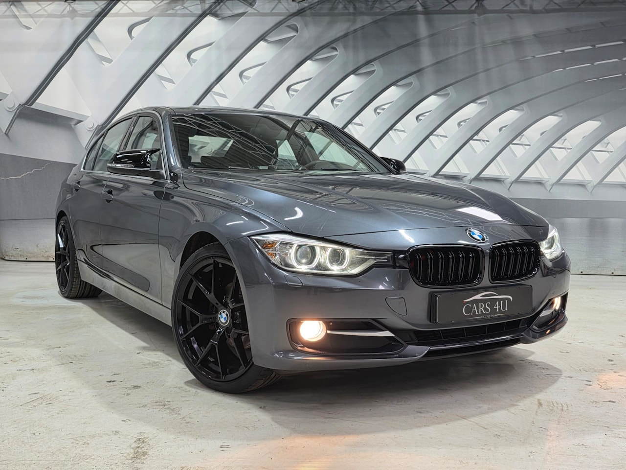 BMW 3-serie - 320i High Executive m sport/ leer /zwarte hemel/ nieuwe ketting - AutoWereld.nl
