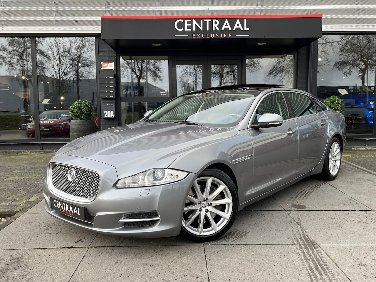 Jaguar XJ - 3.0 V6 SC Premium Luxury LWB 340PK Pano I Meridian I Memory I Camera I ACC I Leder - AutoWereld.nl