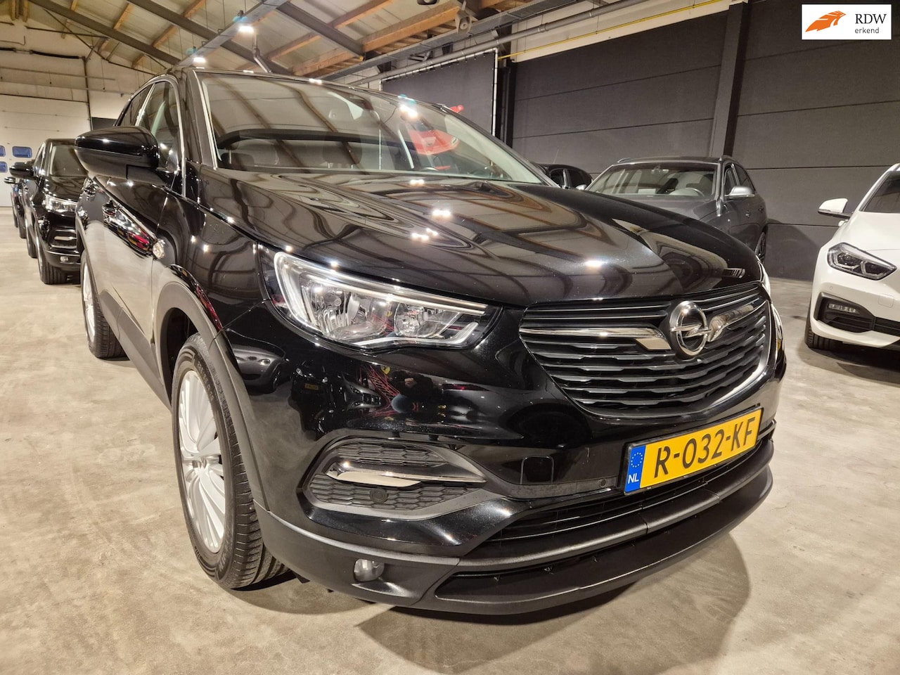 Opel Grandland X - 1.2 Turbo Business Executive - Automaat - Climate - Cruise - Navigatie - Trekhaak - AutoWereld.nl
