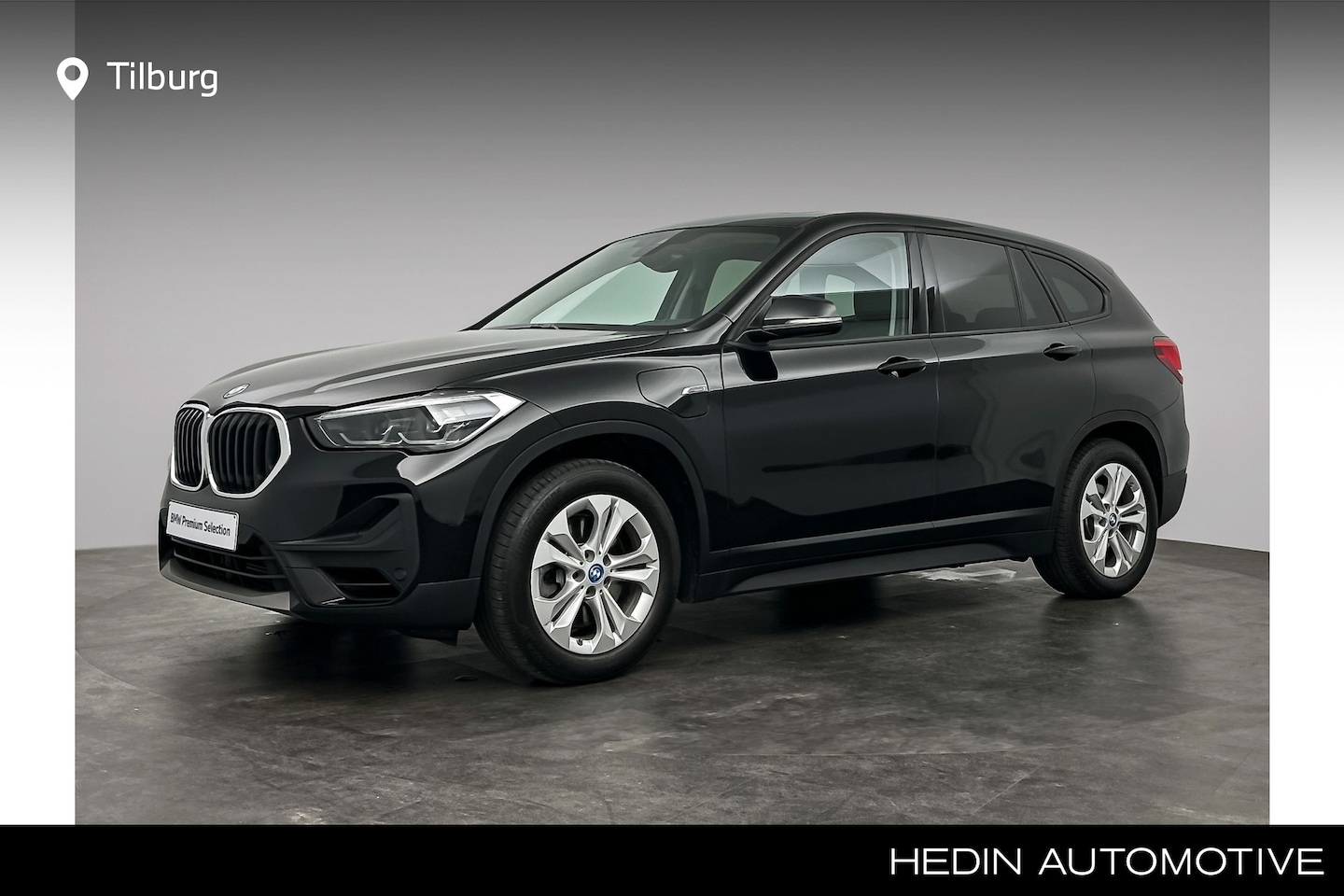 BMW X1 - xDrive25e | Trekhaak | Panoramadak | Stoelverwarming | Sportstoelen | Extra getint glas ac - AutoWereld.nl