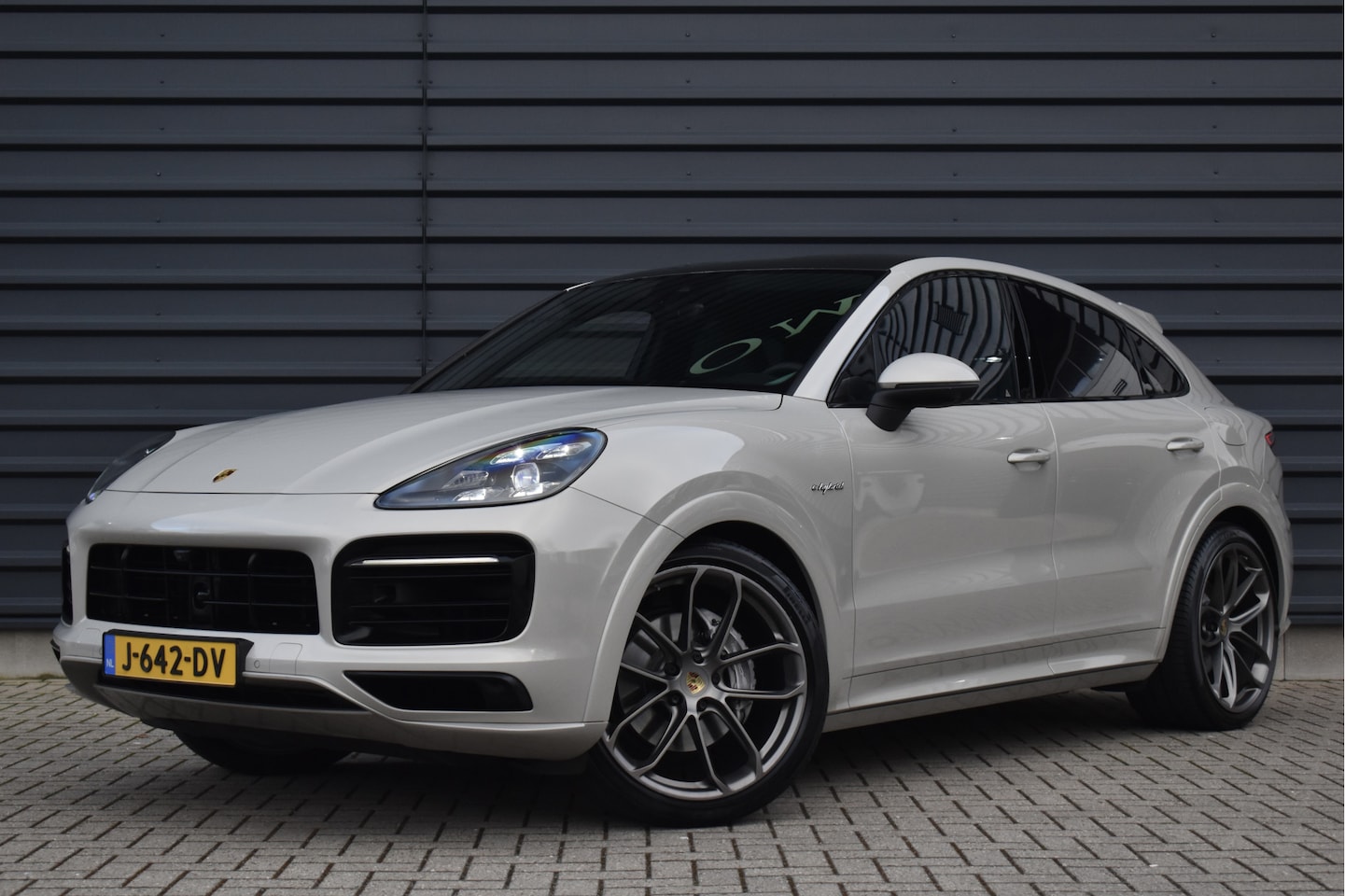 Porsche Cayenne Coupé - 3.0 E-Hybrid 462pk Lightweight | Carbon Dak | ACC | 22'' Wielen | Matrix PDLS+ | Luchtveri - AutoWereld.nl