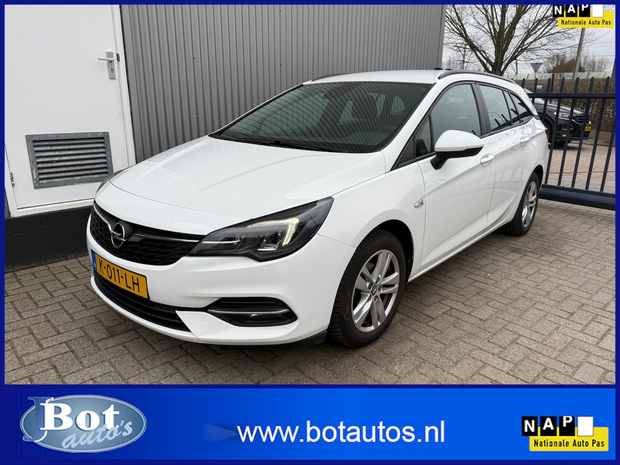 Opel Astra Sports Tourer - 1.2 Business Edition / 1E EIGENAAR / AIRCO / CRUISE CONTROL / TREKHAAK / NL-AUTO / PARKEER - AutoWereld.nl