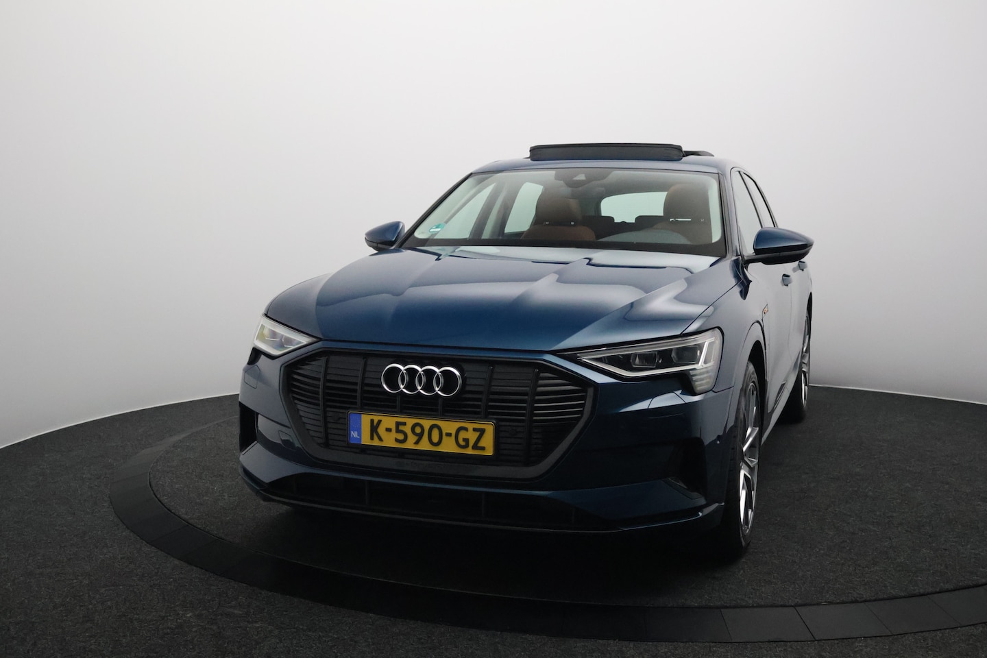 Audi e-tron - 55 quattro Business Edition Plus 95 kWh 3-Fase SOH 93,2% | Panoramadak | Trekhaak | Leer | - AutoWereld.nl