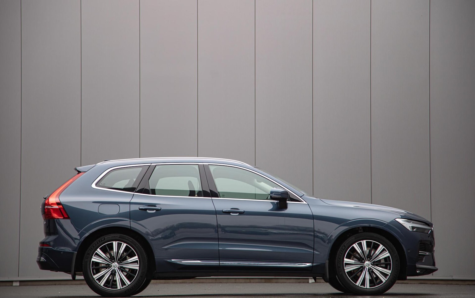 Volvo XC60 - 2.0 B5 Inscription Panorama|Massage|Bowers Wilkins - AutoWereld.nl