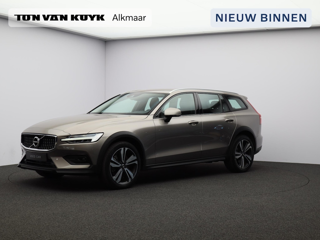 Volvo V60 Cross Country - 2.0 B5 AWD Pro / Trekhaak / Lederen Bekleding / Elektrisch Verst. Stoelen / Stoel+Stuurver - AutoWereld.nl