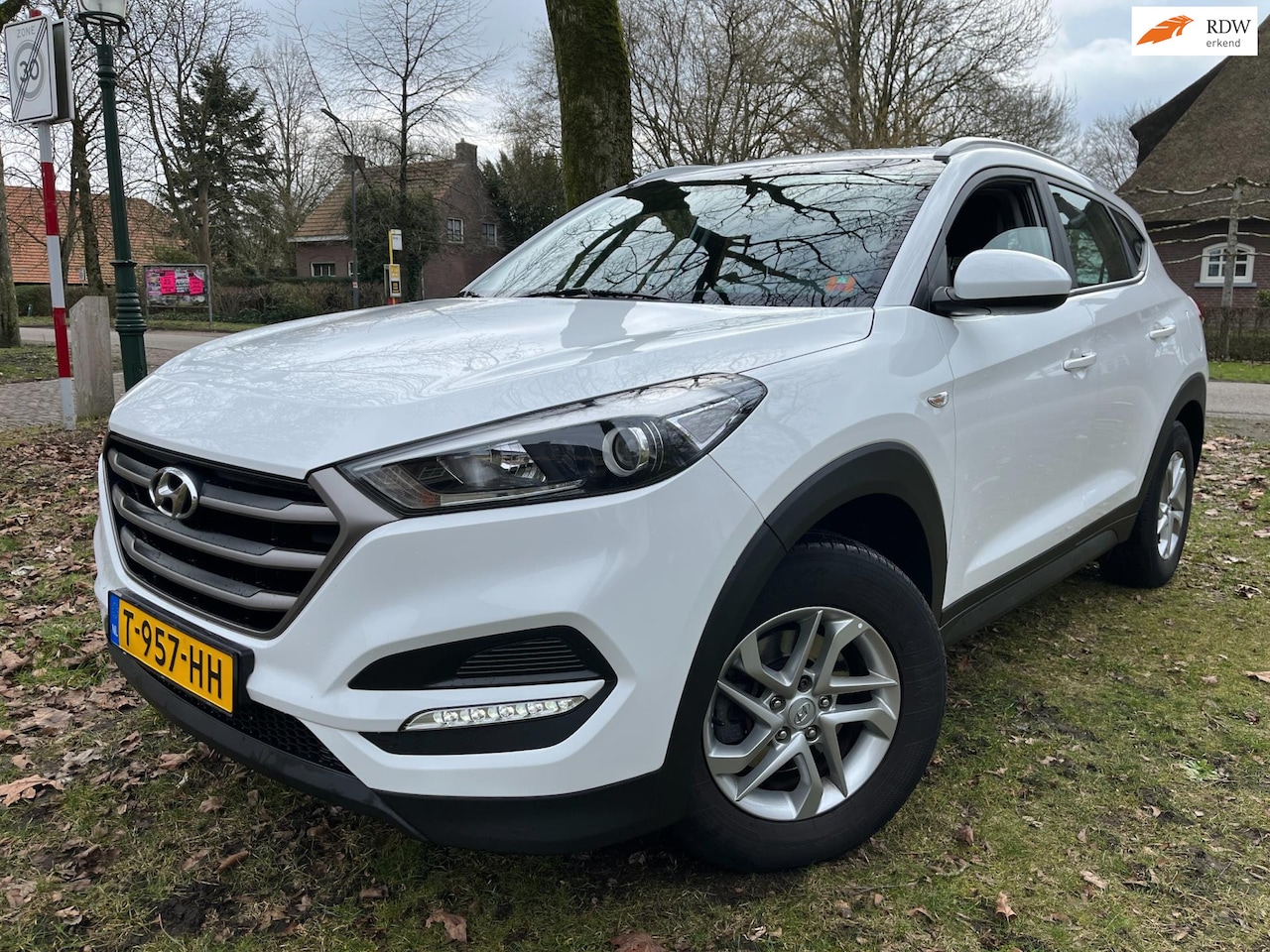 Hyundai Tucson - 1.6 GDi i-Drive Navi / Camera / Airco/Trekh. - AutoWereld.nl