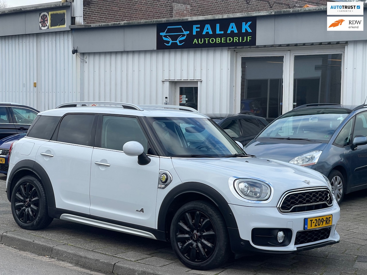MINI Countryman - 1.5 Cooper S E ALL4 Salt - AutoWereld.nl