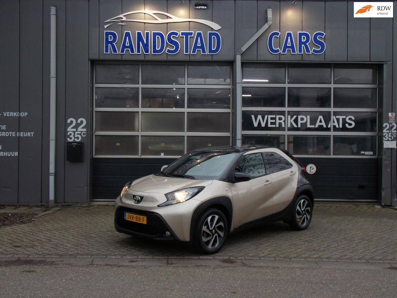 Toyota Aygo X - 1.0 VVT-i S-CVT first Automaat Camera Arico Elek Pakket 5Deurs 2023bj GARANTIE - AutoWereld.nl