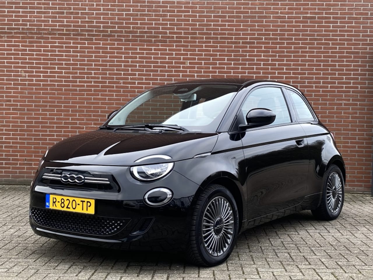 Fiat 500 - Icon 42 kWh NAV CRUISE CARPLAY LMV NL AUTO - AutoWereld.nl