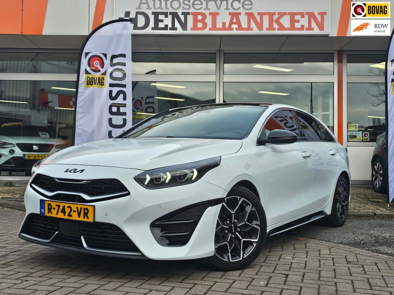 Kia Pro cee'd - 1.0 T-GDi GT-PlusLine 120pk BJ.12-2022 / Panodak / Navi / Keyless / Led / Half Leder / NAP - AutoWereld.nl