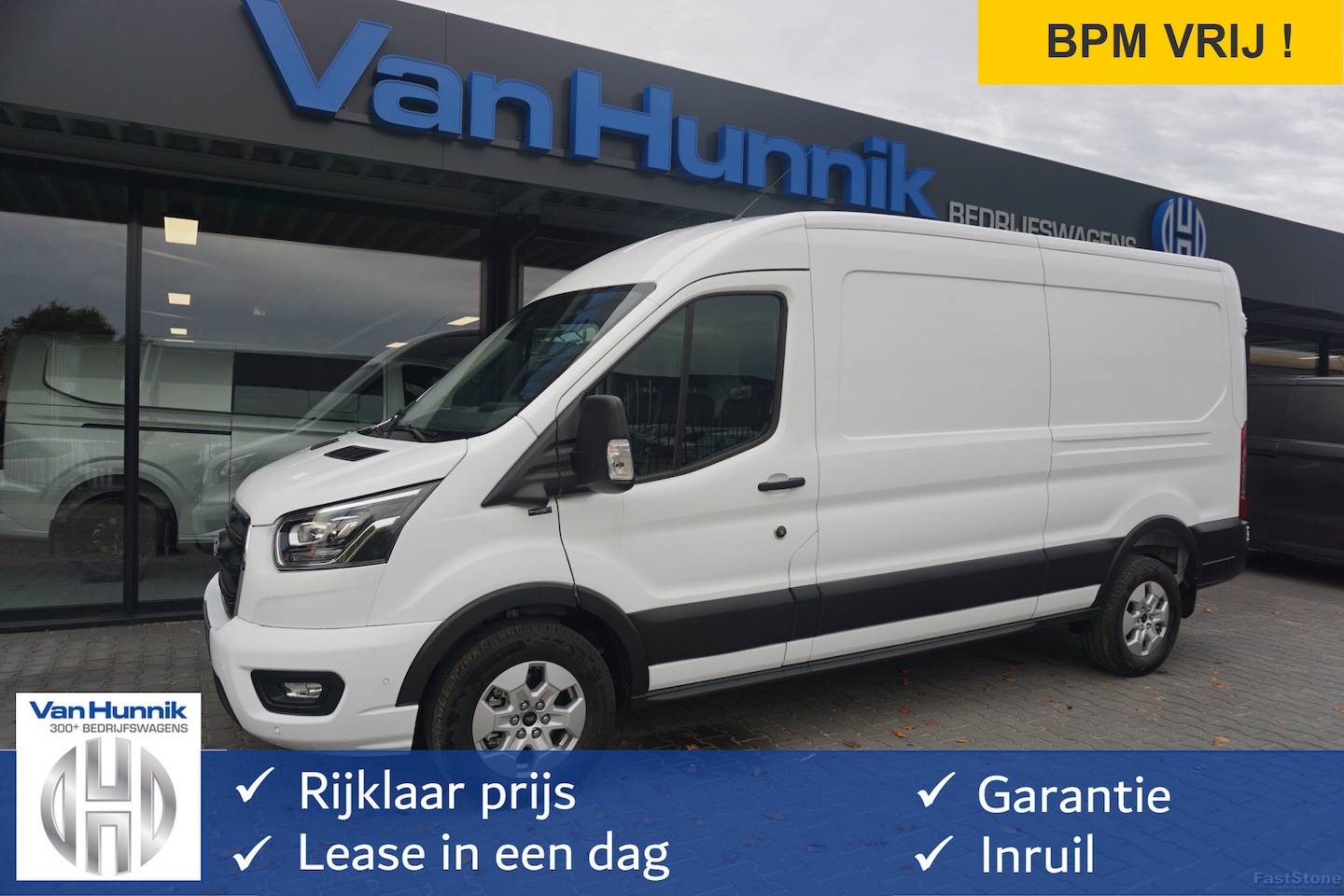 Ford Transit - 350L L3H2 Limited AUT-10 RWD 165PK BPM VRIJ 3.5T Trekhaak, Navi, Adap. Cruise, 360° Cam!! - AutoWereld.nl