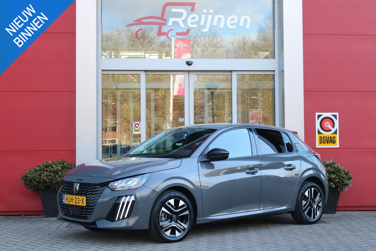 Peugeot e-208 - EV ALLURE 156PK 51 kWh | WARMTEPOMP | 3-FASE! | NAVIGATIE | DRAADLOZE APPLE CARPLAY/ANDROI - AutoWereld.nl