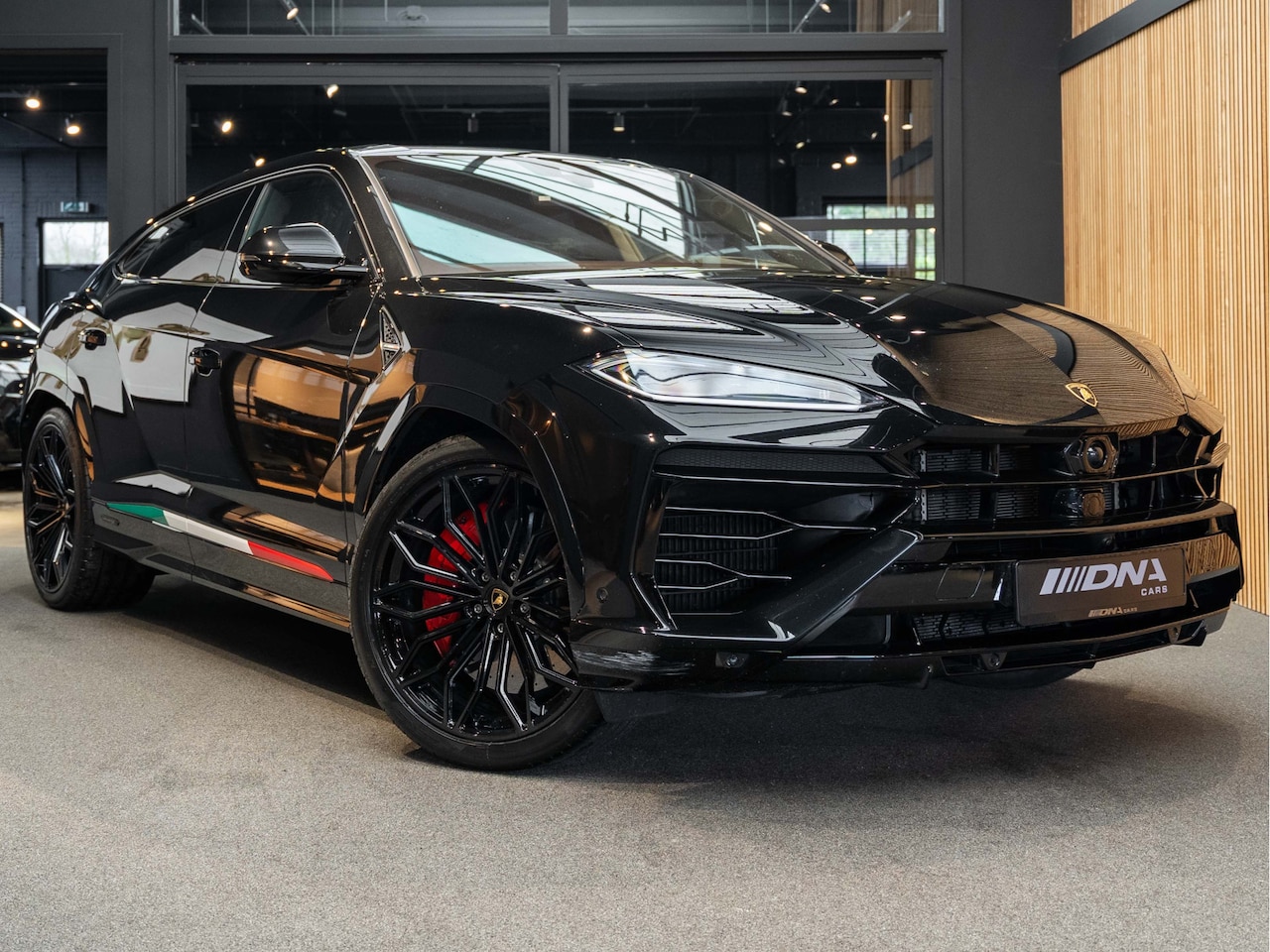 Lamborghini Urus - SE Massage B&O Stoelventilatie 4.0 V8 Hybrid SE - AutoWereld.nl