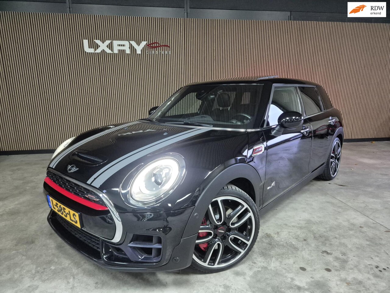 MINI Clubman - Mini 2.0 John Cooper Works ALL4 | Pano | Camera | Navi | Automaat | Storlverwarming| - AutoWereld.nl