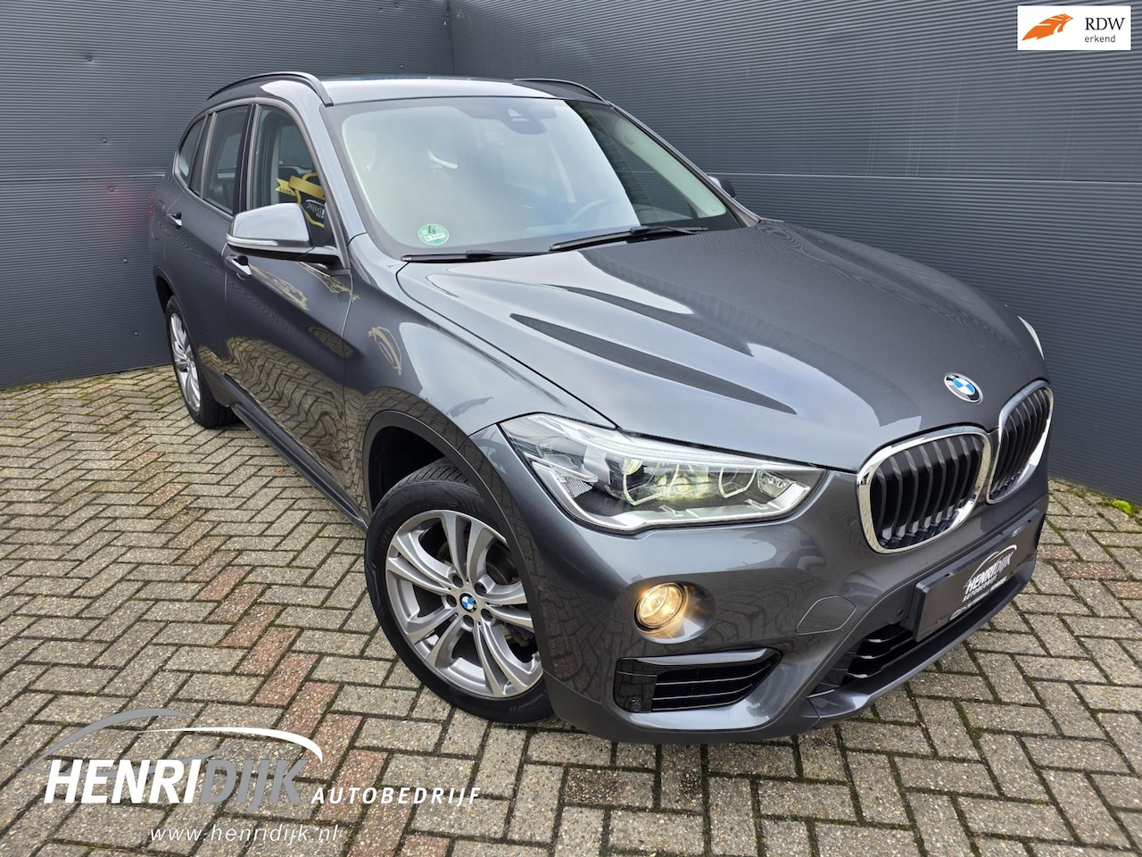 BMW X1 - SDrive18i Sport Line Automaat / Camera / Navi / Stoelverwarming / Clima / PDC - AutoWereld.nl