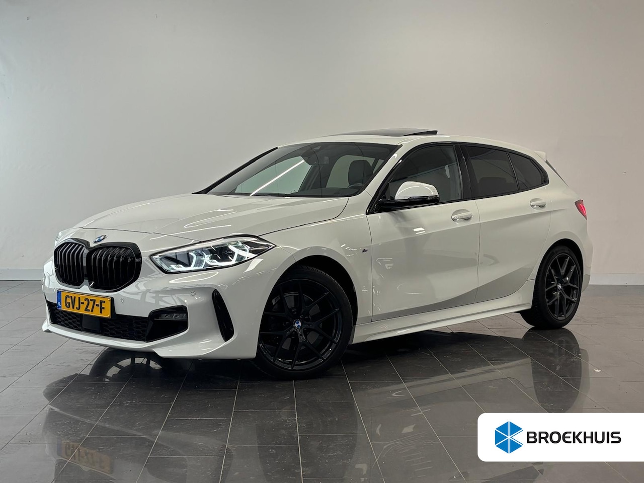 BMW 1-serie - 118i High Executive M sport | Panoramadak | Cruise Control | Apple Carplay/Android Auto | - AutoWereld.nl
