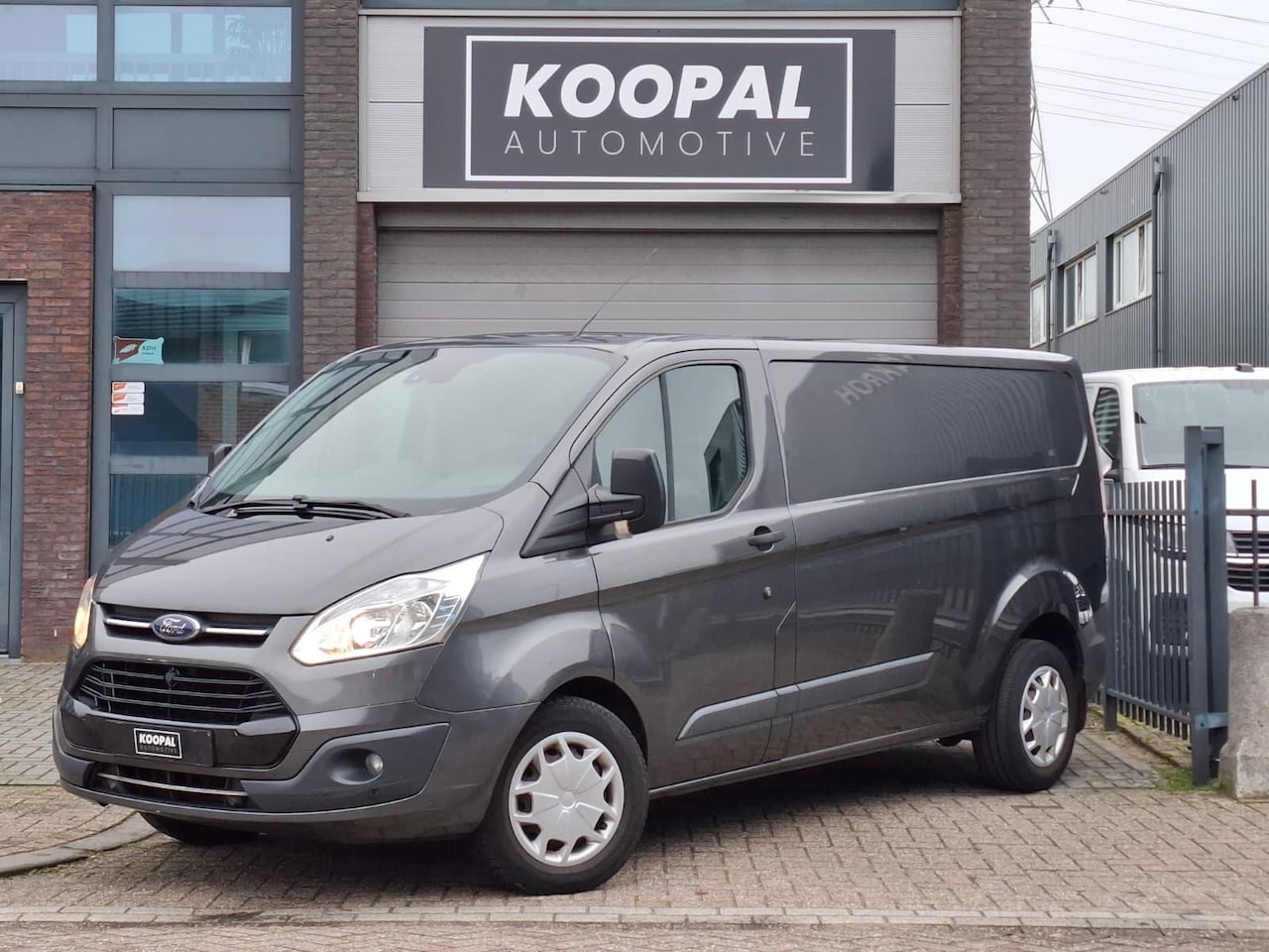 Ford Transit Custom - 290 2.0 TDCI L2H1 Trend Automaat | Camera | ACC | Trekhaak | Nieuwe APK - AutoWereld.nl