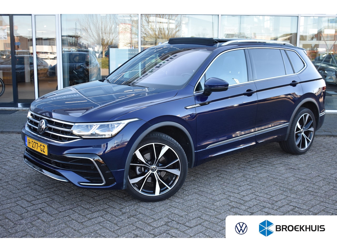 Volkswagen Tiguan Allspace - 1.5 TSI 150PK DSG-7 R-Line 7P. | PANORAMADAK | CAMERA | ADAPT. CRUISE | STUUR + STOELVERW. - AutoWereld.nl