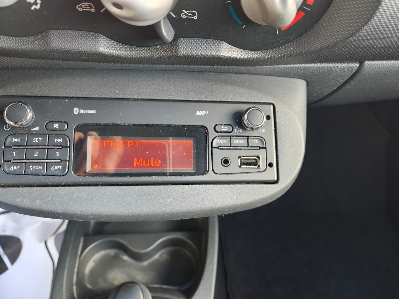 Renault Twingo - 1.2 16V Collection LAGE KILOMETERS - CRUISE CONTROL - BLEUTOOTH - AutoWereld.nl