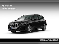 BMW 2-serie Active Tourer - 223i M-Sport / Trekhaak / Driving Assistant Plus / Glazen Panoramadak / Getint Glas