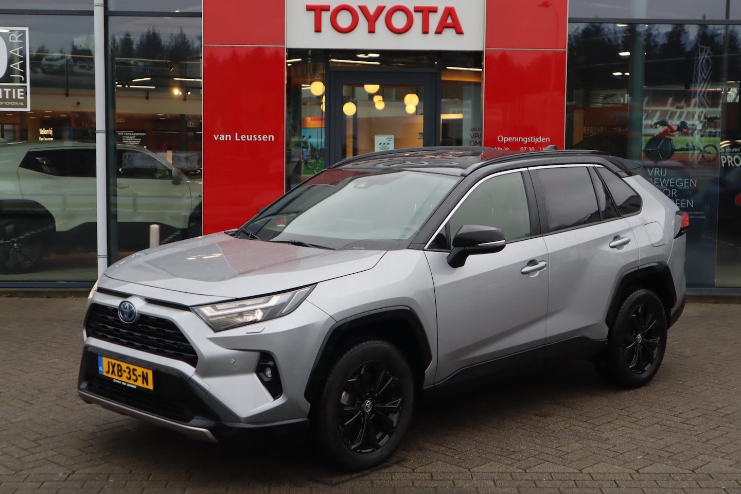 Toyota RAV4 - 2.5 HYBRID AWD STYLE APPLE/ANDROID LEDER STOEL/STUUR/VOORRUITVERWARM. ELEK. ACHTERKLEP. 16 - AutoWereld.nl