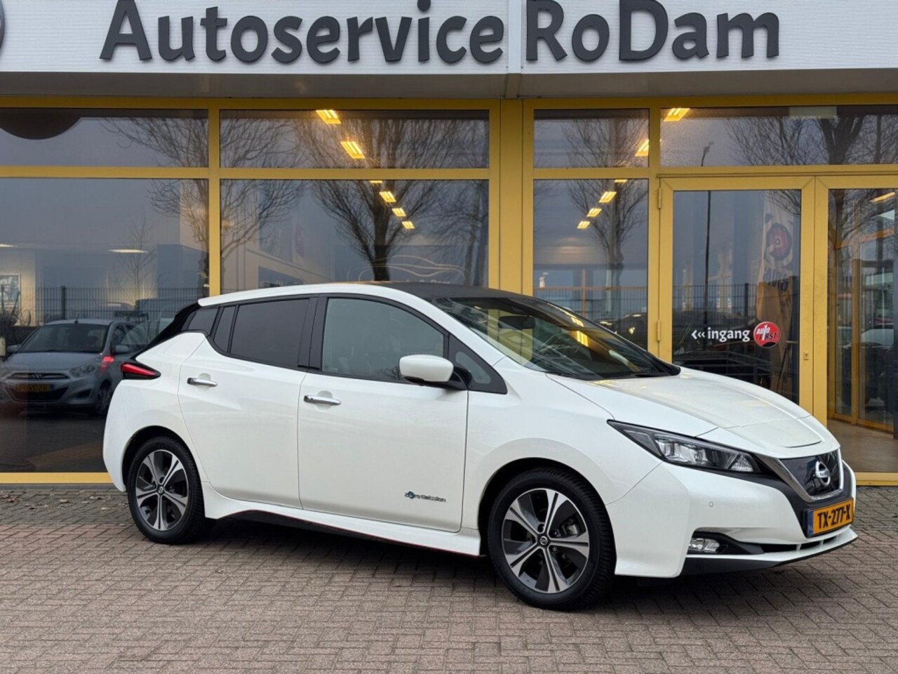 NISSAN LEAF 40KWH
