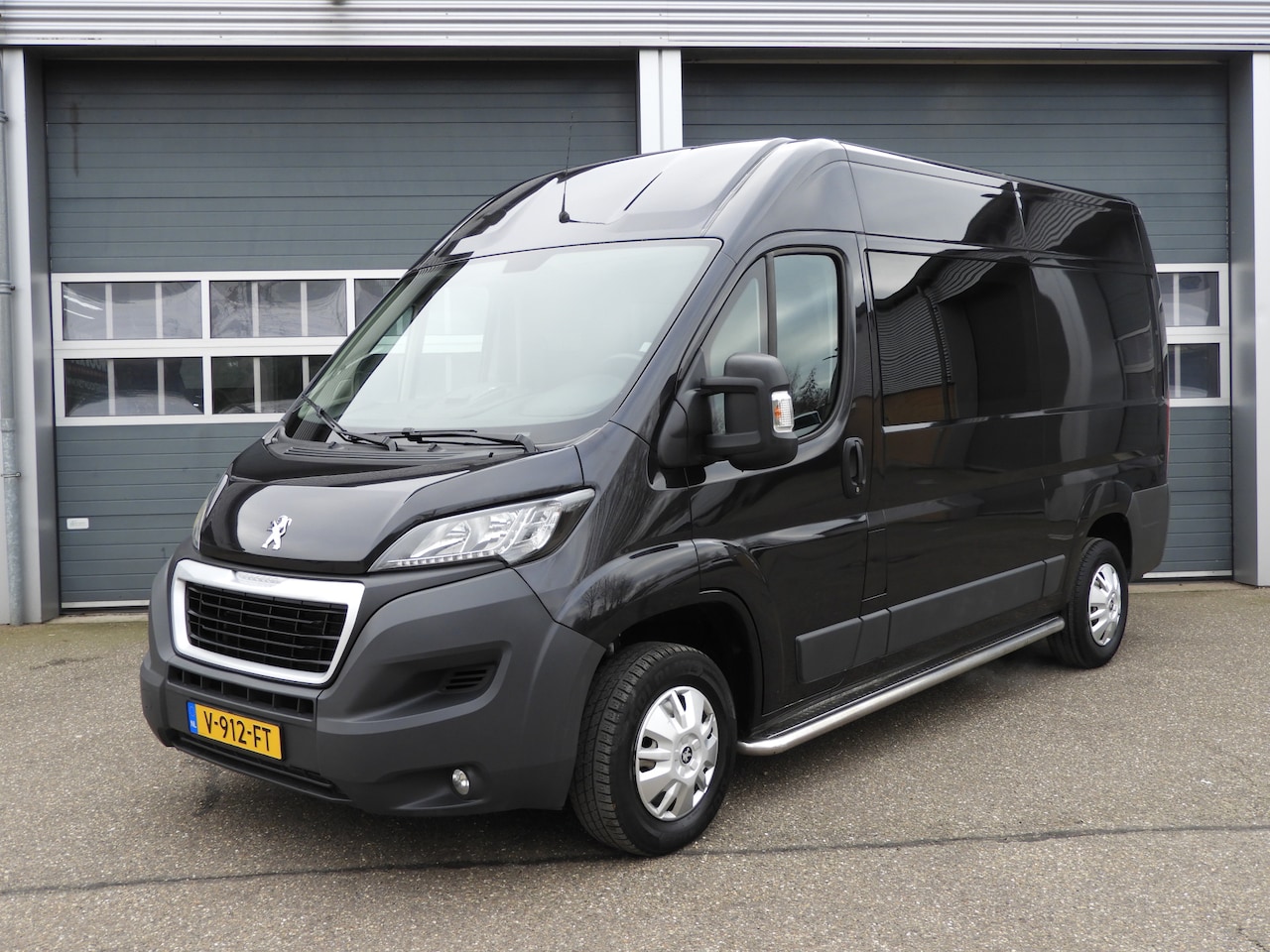 Peugeot Boxer - 330 2.0 BlueHDI L2H2 Premium Pack DC 330 2.0 BlueHDI L2H2 Premium Pack DC EURO 6 - AutoWereld.nl