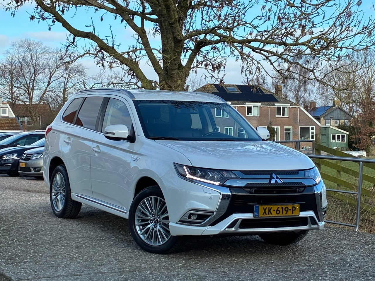Mitsubishi Outlander - 2.4 PHEV 4WD Intense | Leder + Navi + Clima + Cruise nu €12.975,-!! - AutoWereld.nl