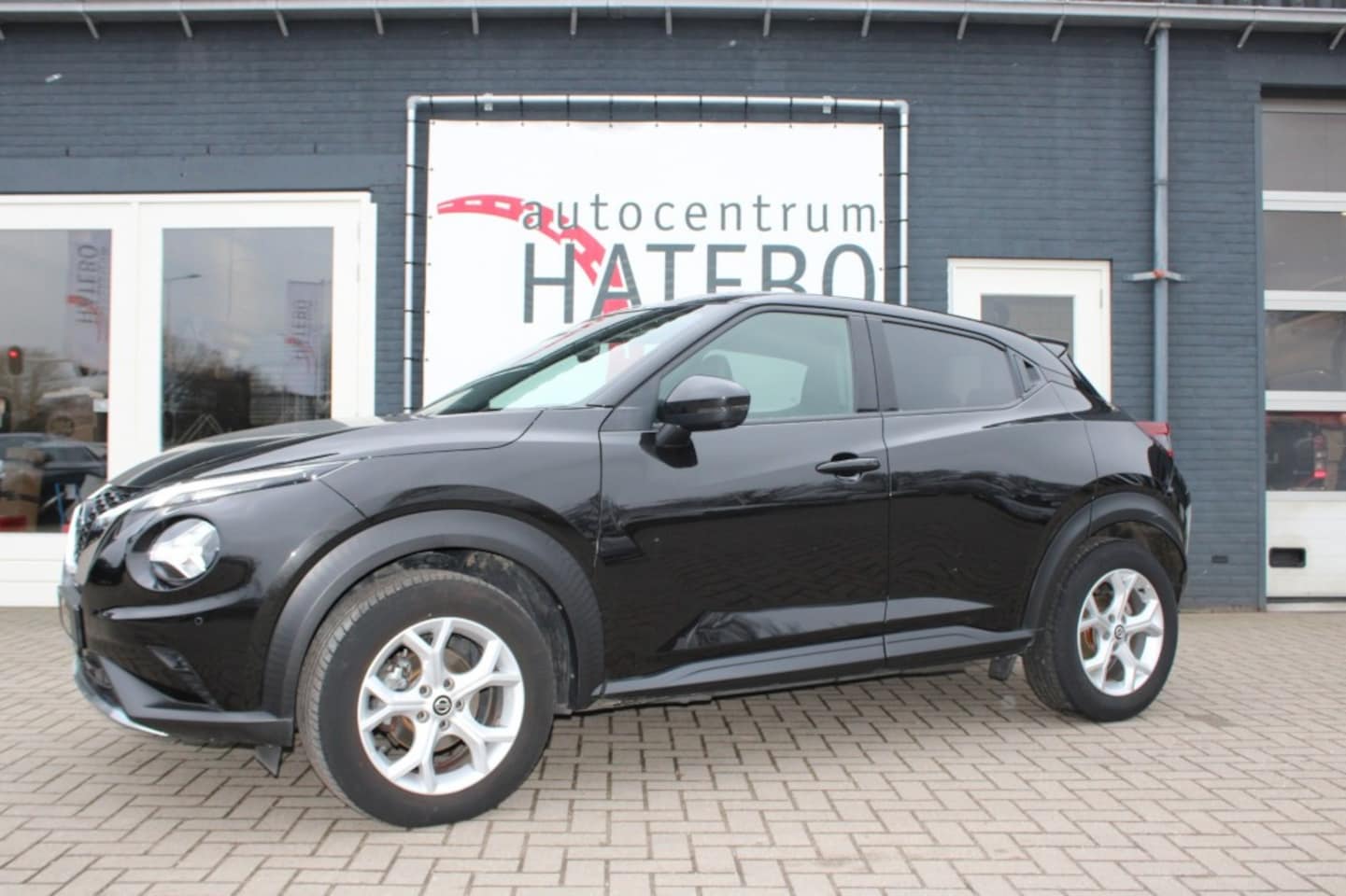 Nissan Juke - 1.0 DIG-T N-CONNECTA Navi Climate Cruise Camera Apple Car 17LM - AutoWereld.nl