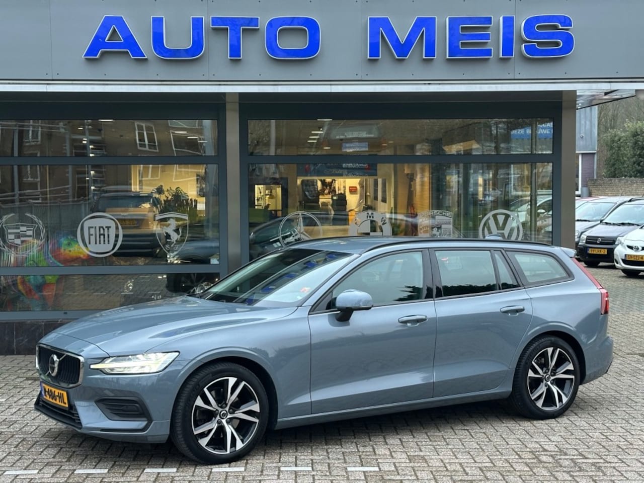 Volvo V60 - 2.0 B3 ESSENTIAL Automaat Navi Leer Cruise Trekhaak - AutoWereld.nl