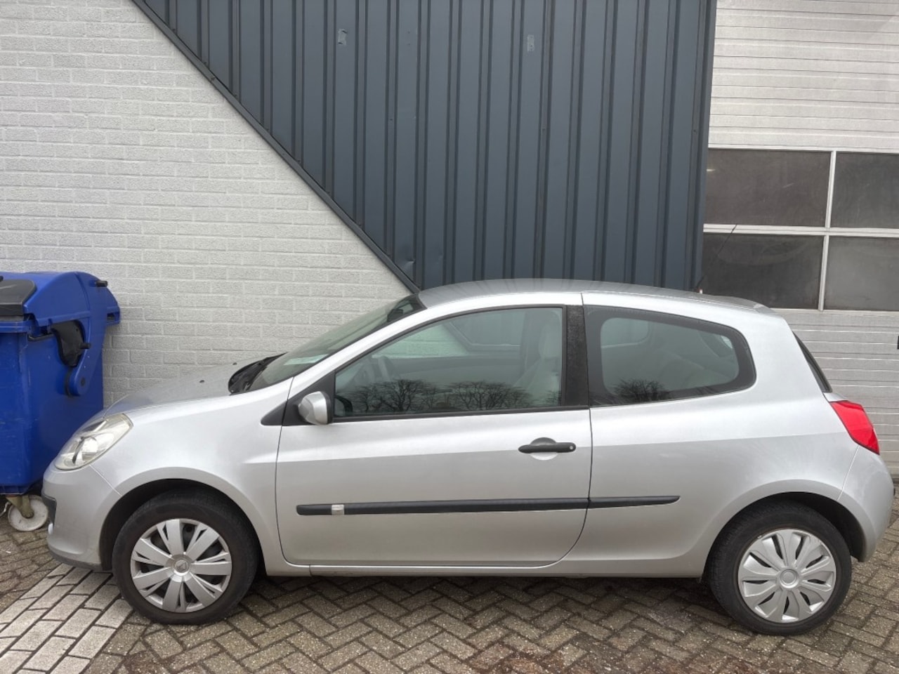 Renault Clio - 1.2-16V Expression 1.2-16V EXPRESSION - AutoWereld.nl
