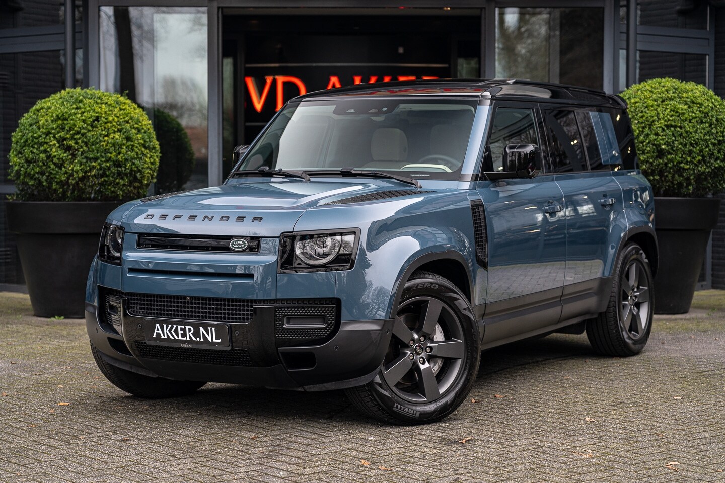 Land Rover Defender 110 - LANDROVER P400e SE | Black Pack | 360° Camera | Meridian | Pano.dak | Wade Sensing - AutoWereld.nl