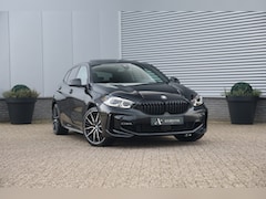 BMW 1-serie - 118i M-Sport Pro Black NAP|Pano|Kuipstoel|Stuurvw|19inch